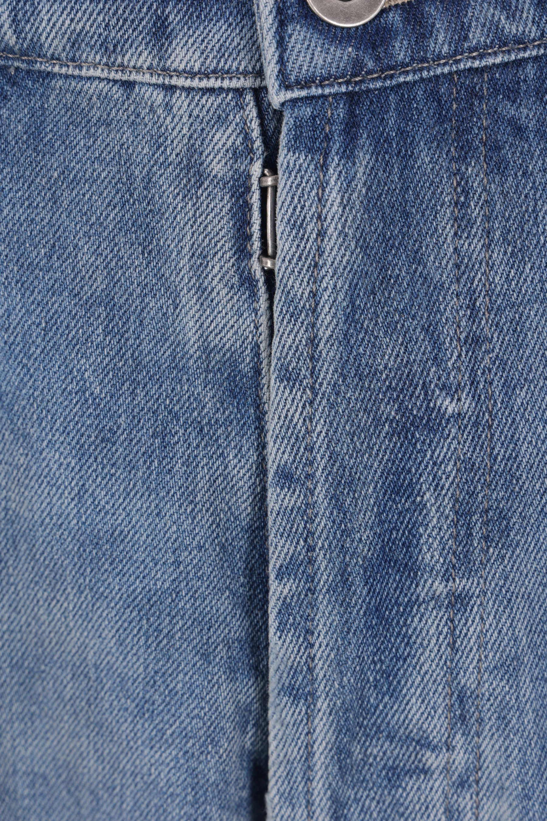 loose-fit jeans in denim with buckle